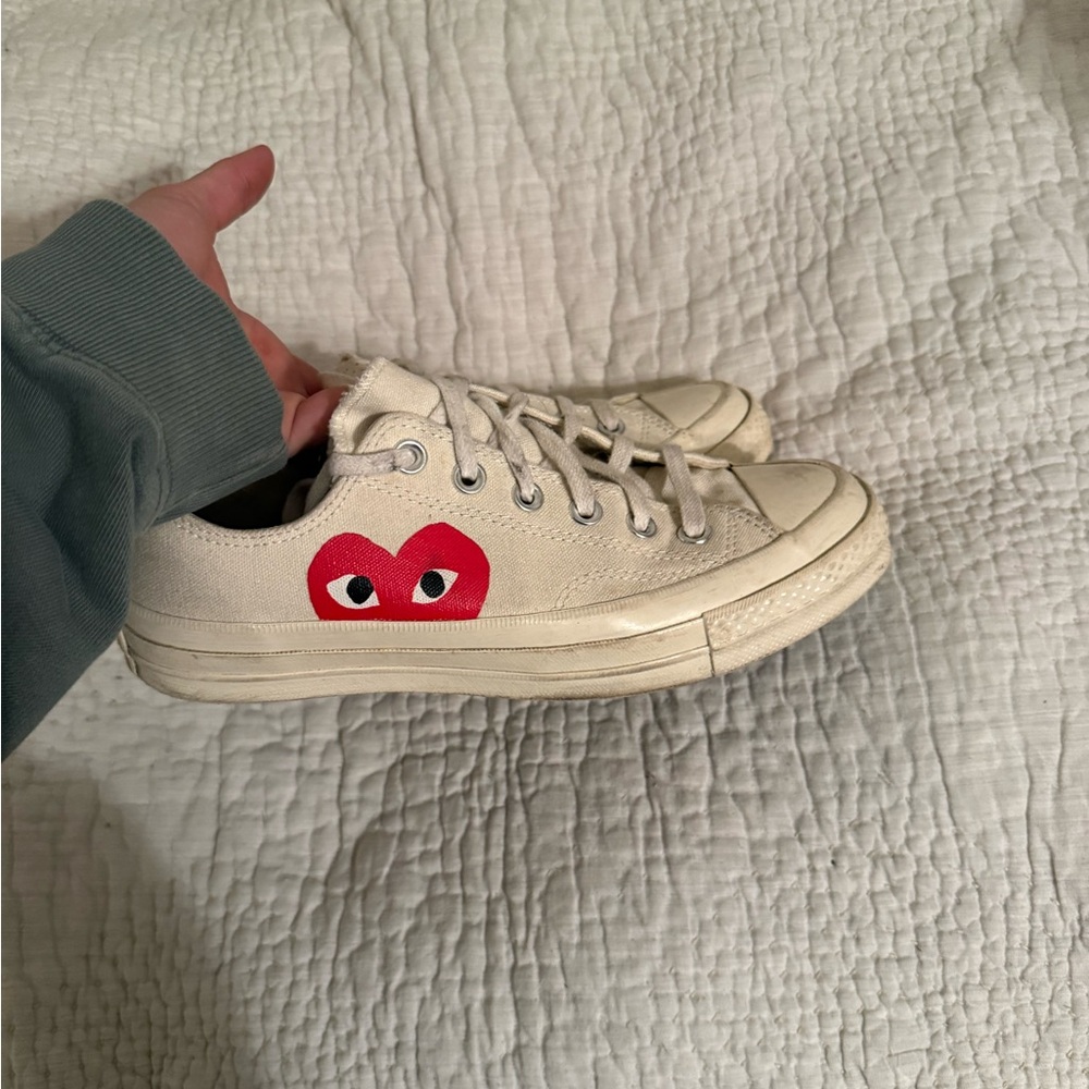 Comme des Garcons PLAY Cream Sneakers with Red Heart - Picture 2 of 8